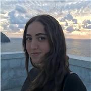 Profesora de inglés que imparte clases a niños de eso, primaria y bachillerato